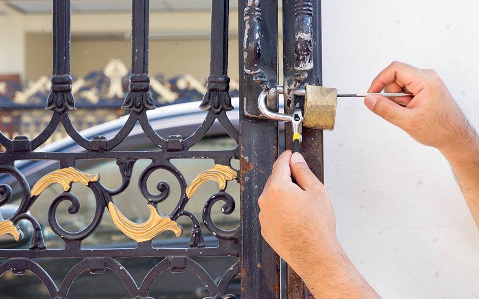 souci résolu serrurier ouverture de porte Paris 14